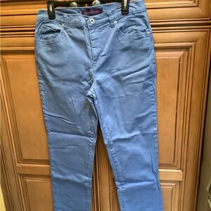 NWOT MEDIUM BLUE GLORIA VANDERBILT JEANS